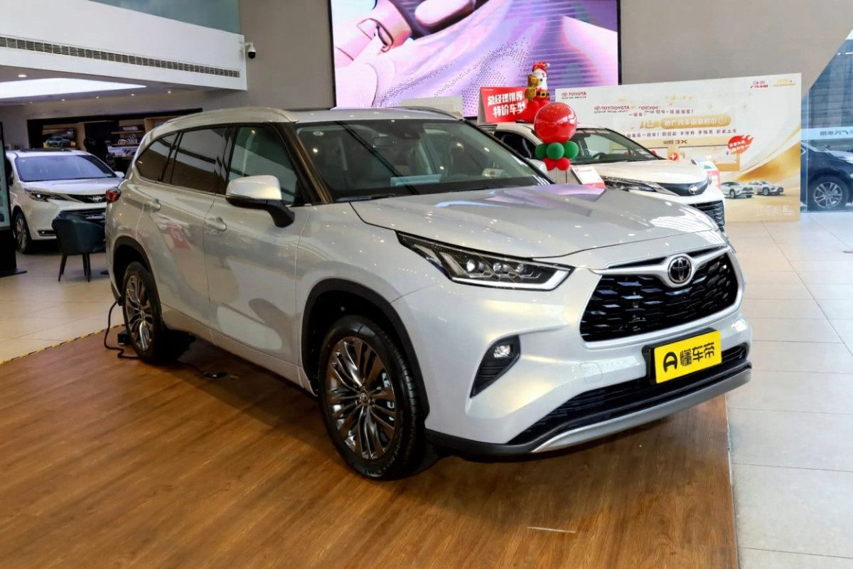 Toyota Highlander IV (U70)