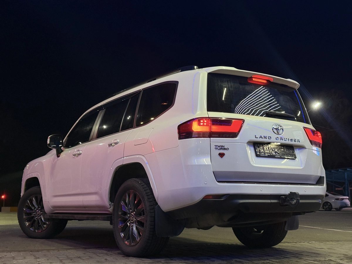 Toyota Land Cruiser 300 Series 2024