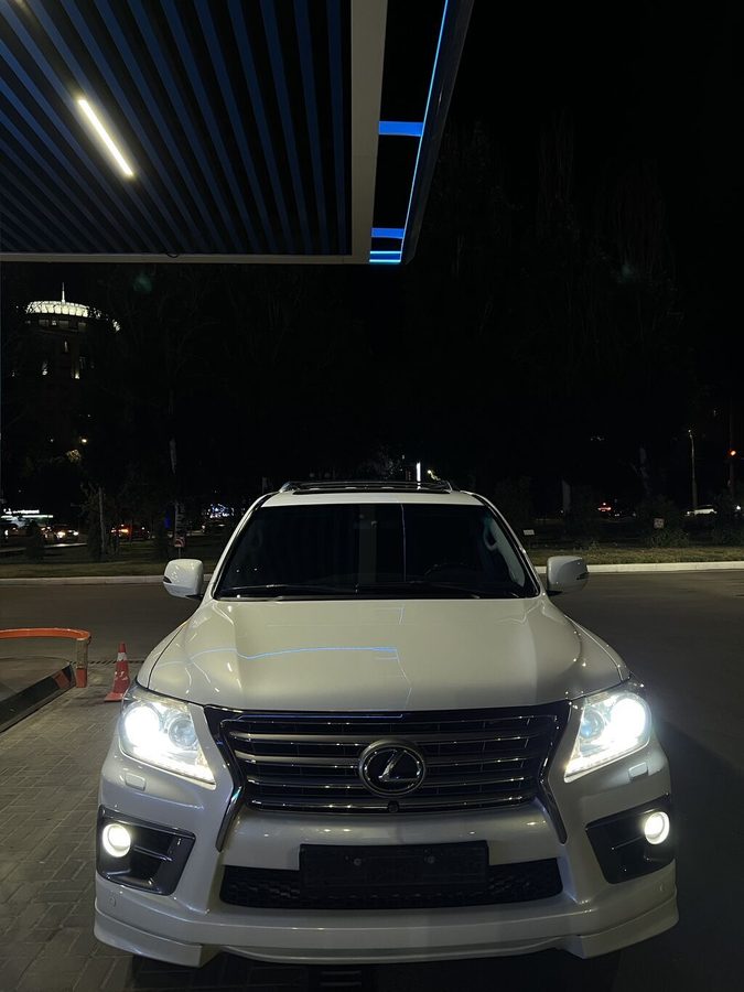 Lexus LX