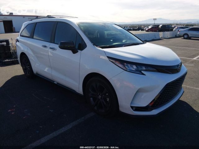 Toyota Sienna IV