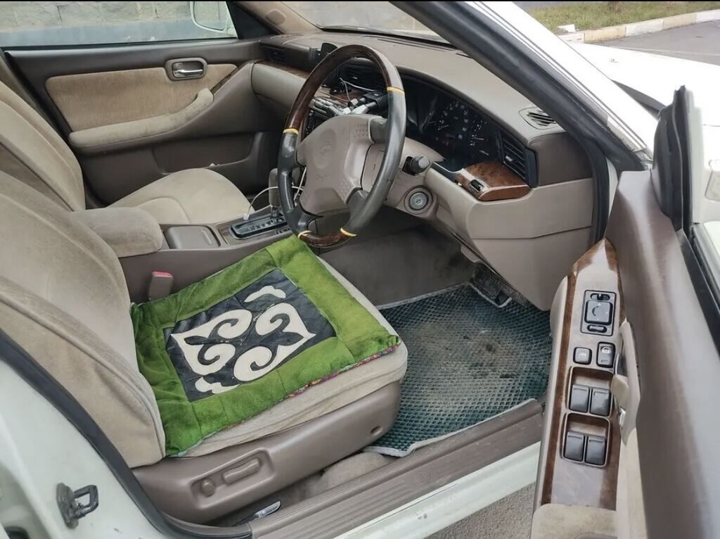 Nissan Laurel