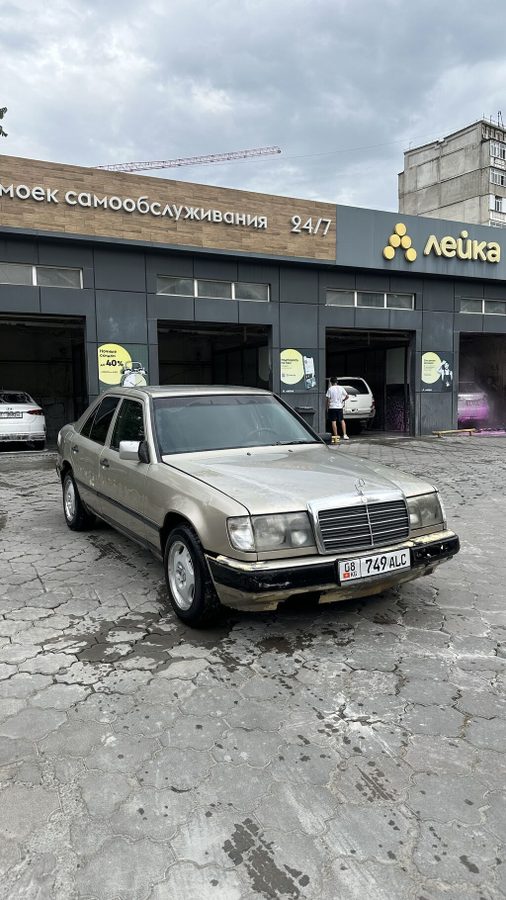 Mercedes-Benz W124