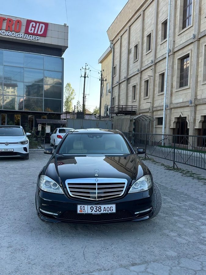 Mercedes-Benz S-Class