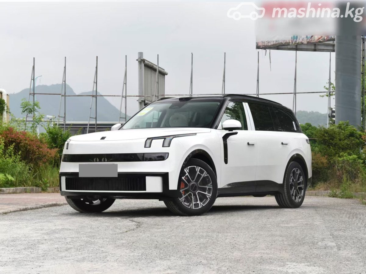 Lynk & Co 900
