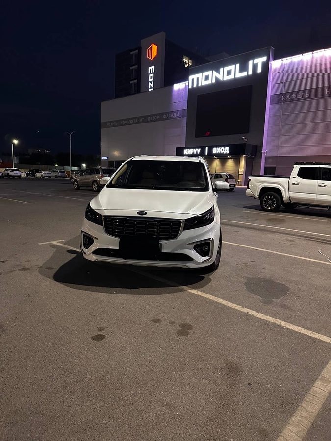 Kia Carnival III 2019