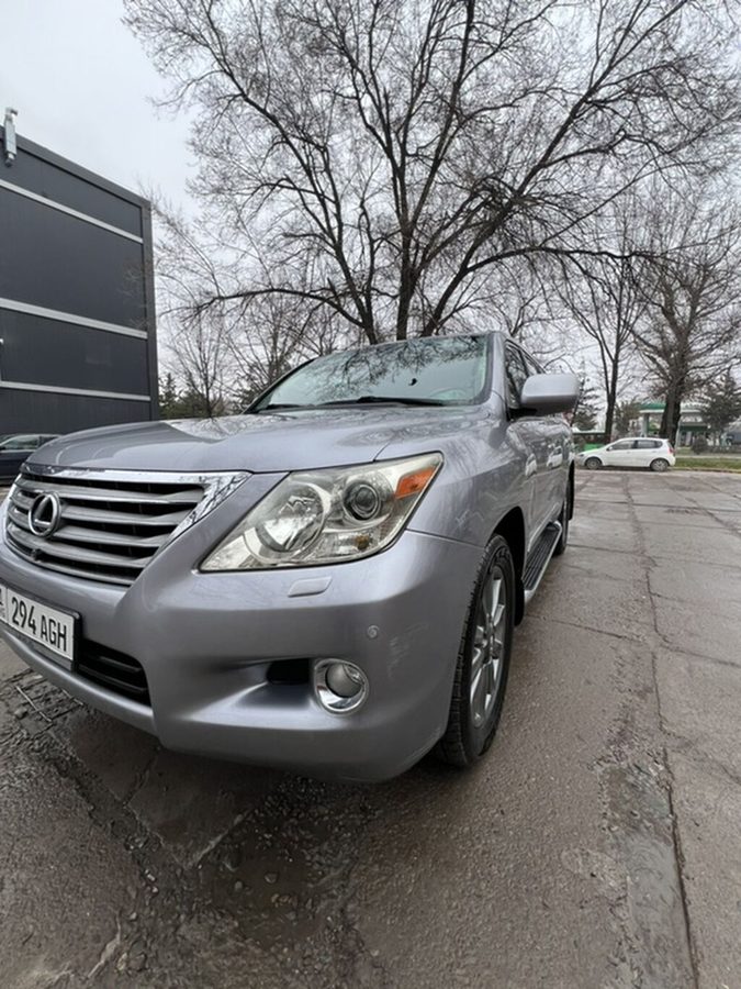 Lexus LX