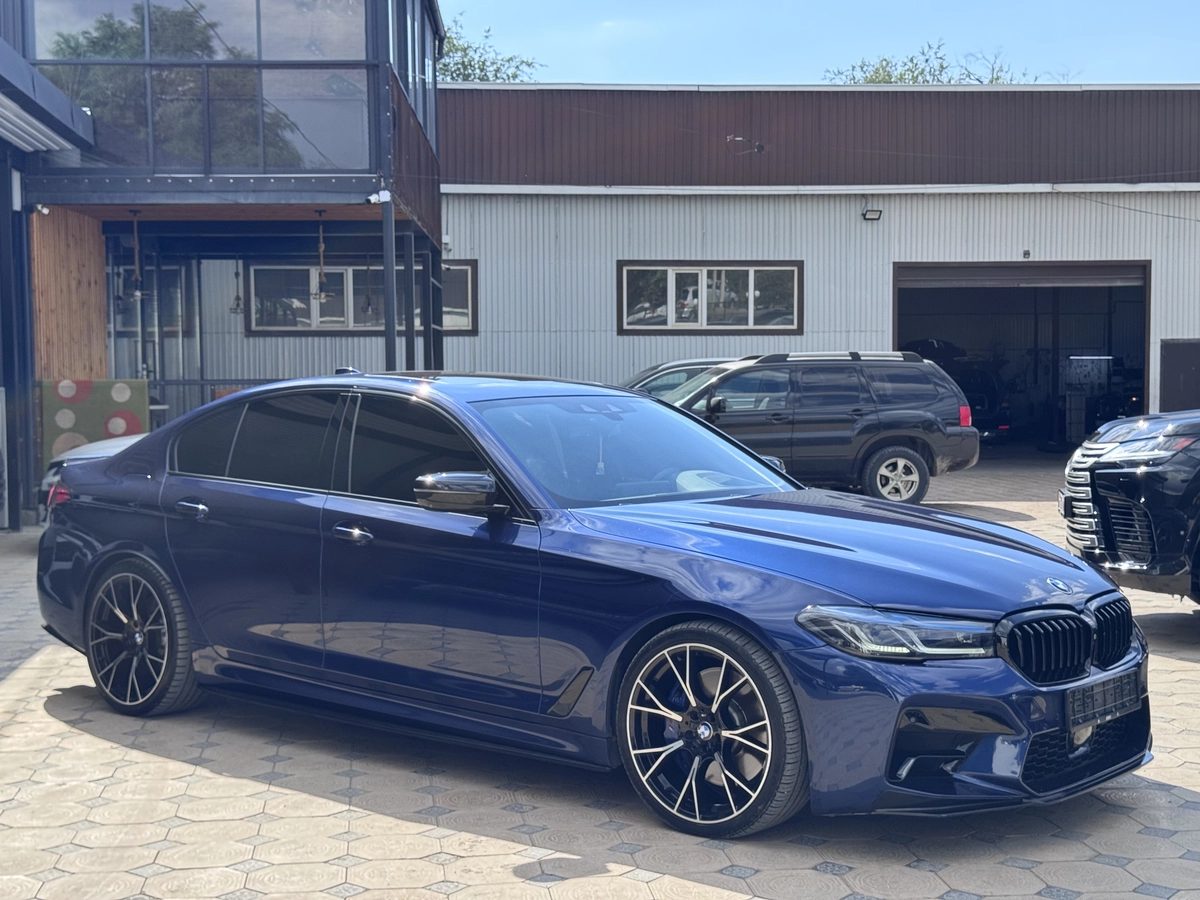 BMW 5 серии VII (G30/G31) M550i xDrive 4.4 AT 4WD