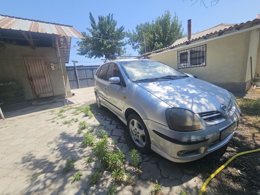 Nissan Almera Tino