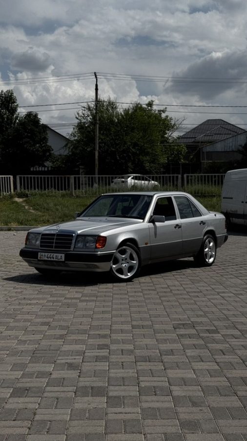 Mercedes-Benz W124