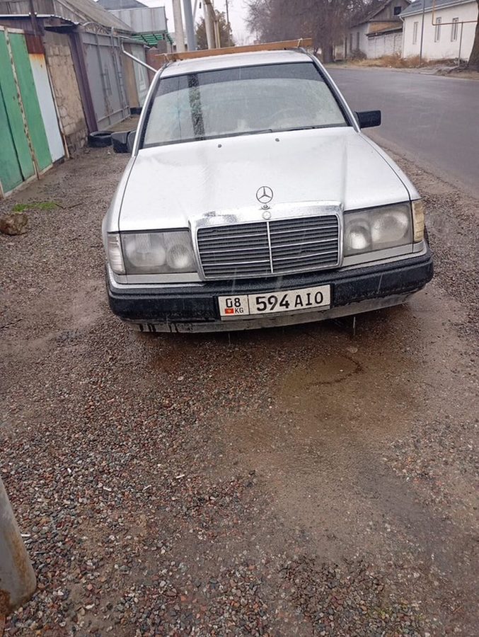 Mercedes-Benz W124