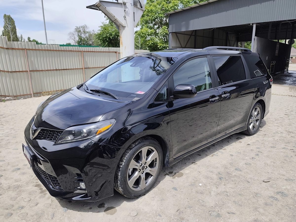 Toyota Sienna III Рестайлинг 2 2019
