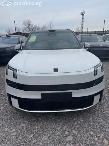 Lynk &amp; Co 900