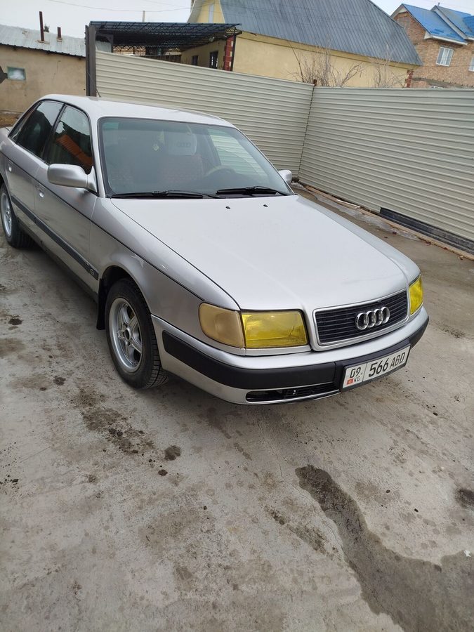 Audi 100