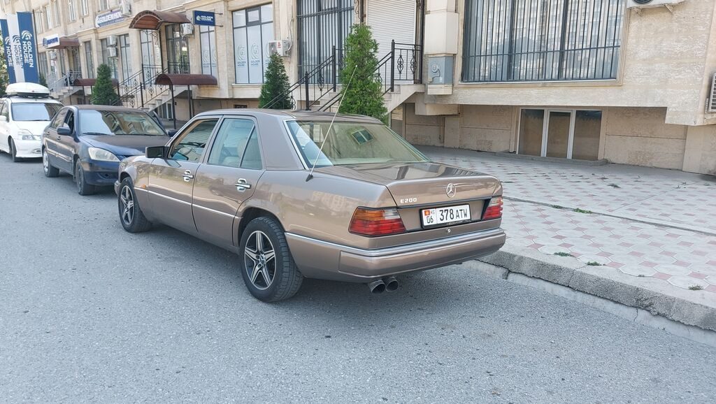 Mercedes-Benz W124