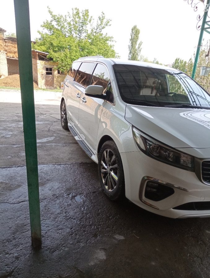 Kia Carnival III