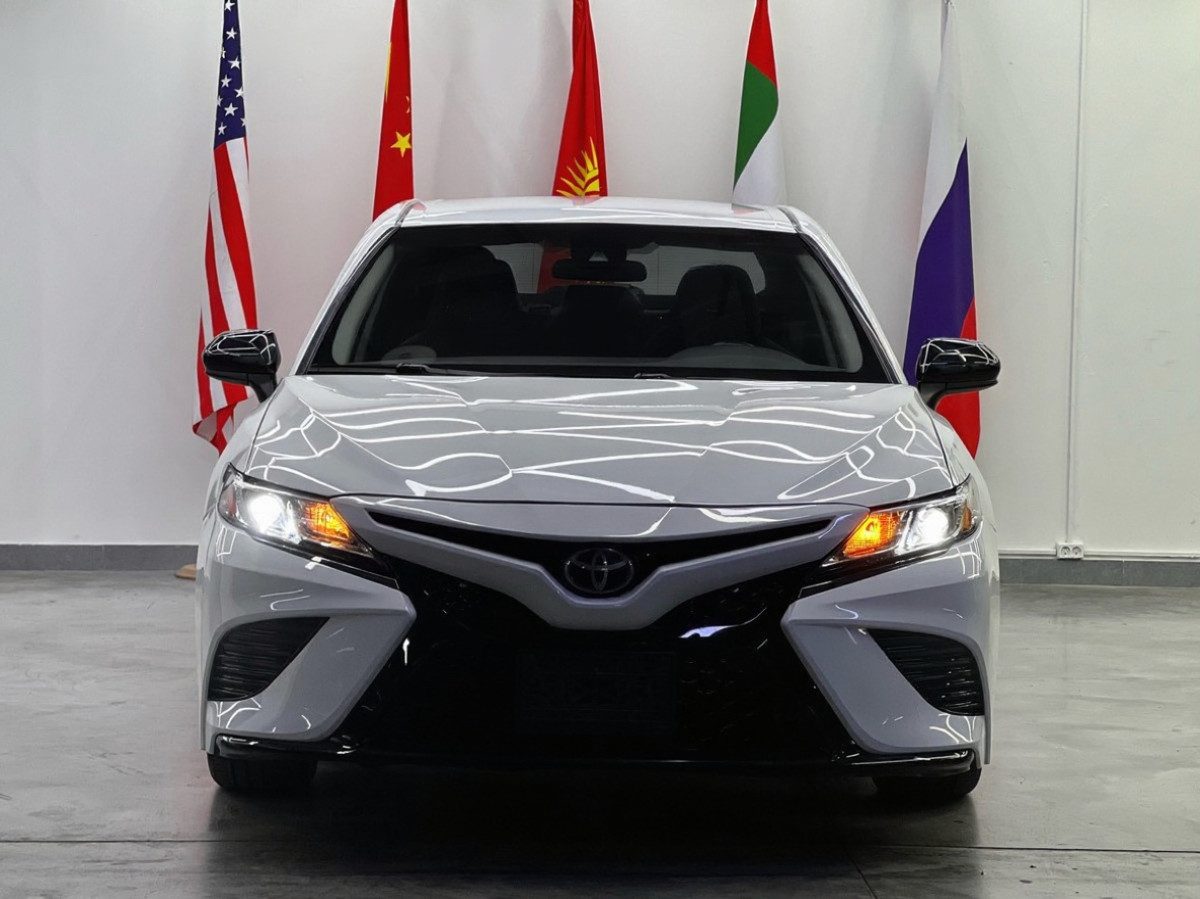 Toyota Camry VIII (XV70)