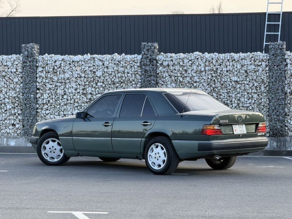 Mercedes-Benz W124