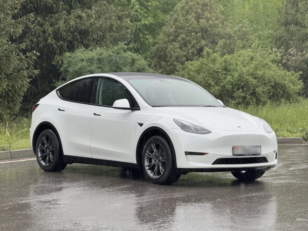 Tesla Model Y I 2023