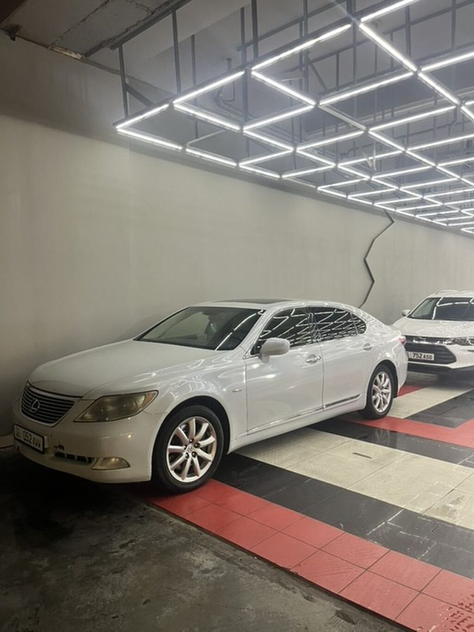 Lexus LS