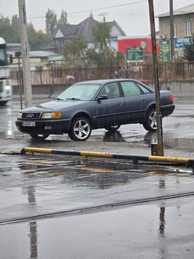 Audi 100