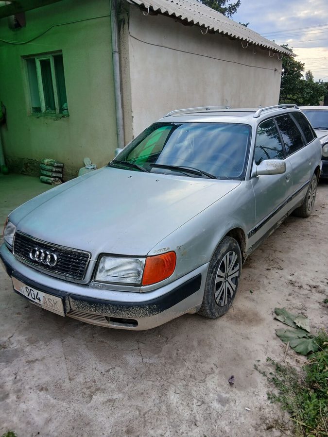 Audi 100