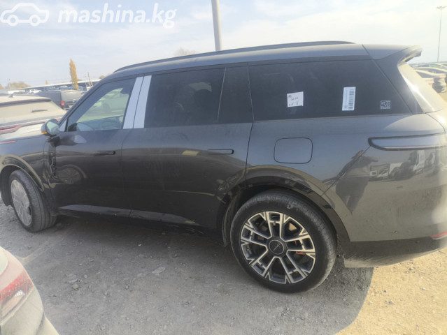 Lynk &amp; Co 900