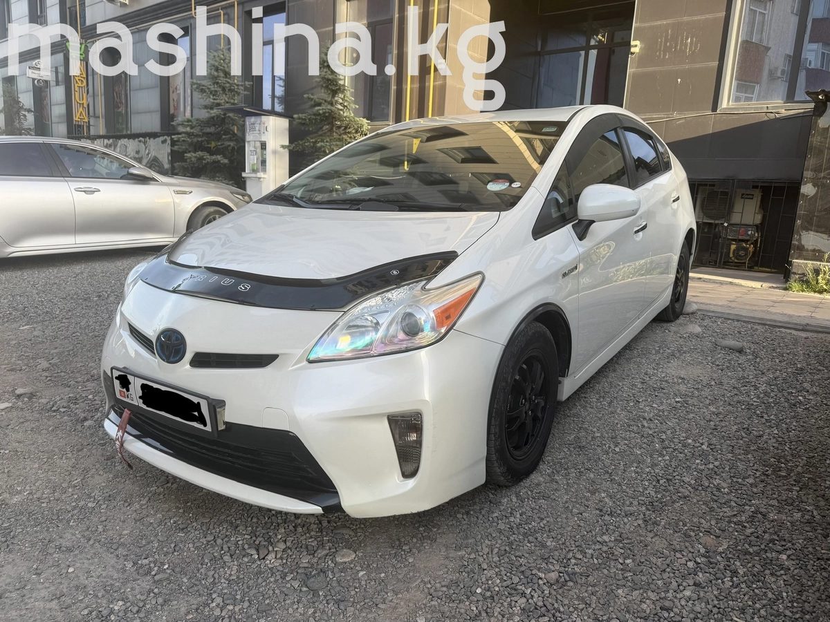 Toyota Prius III Рестайлинг (XW30) 2013