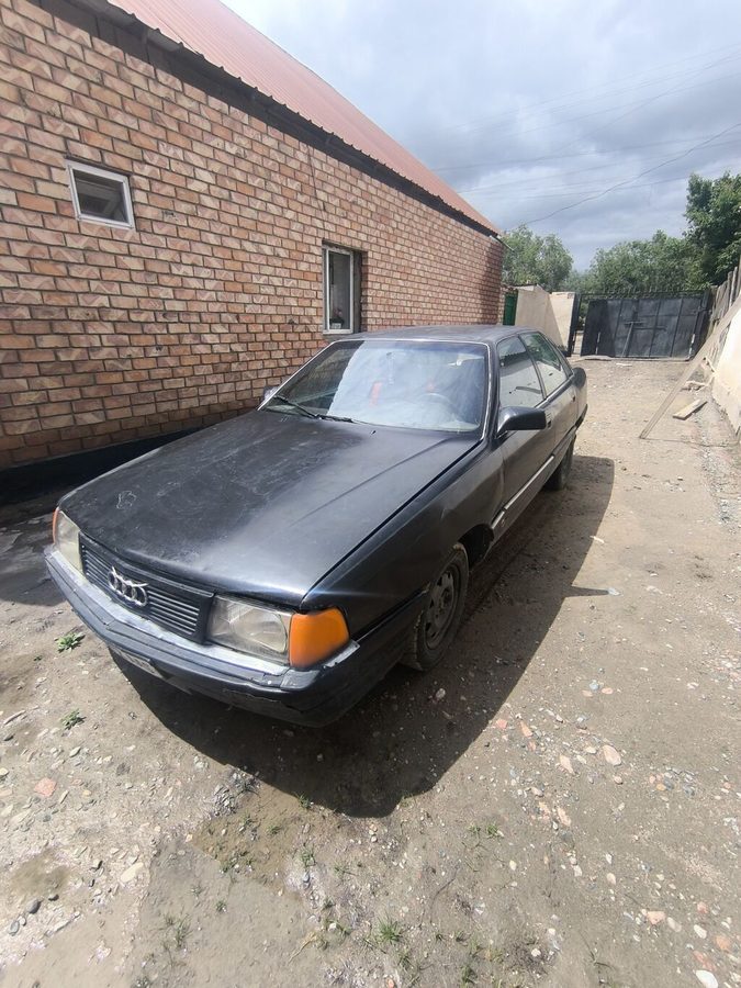 Audi 100