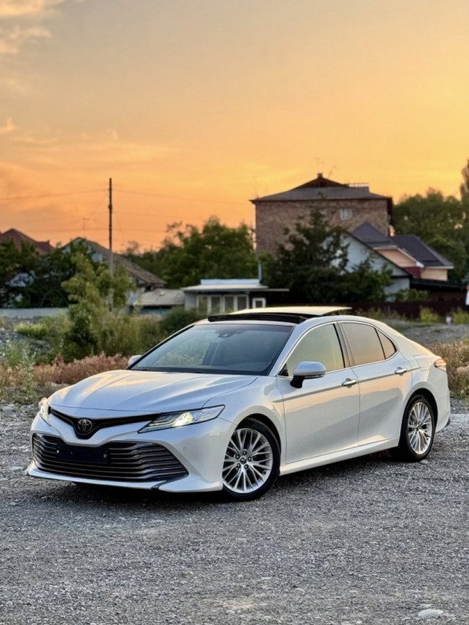 Toyota Camry VIII (XV70) 2019