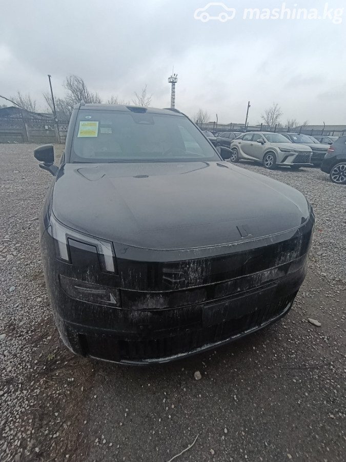 Lynk & Co 900
