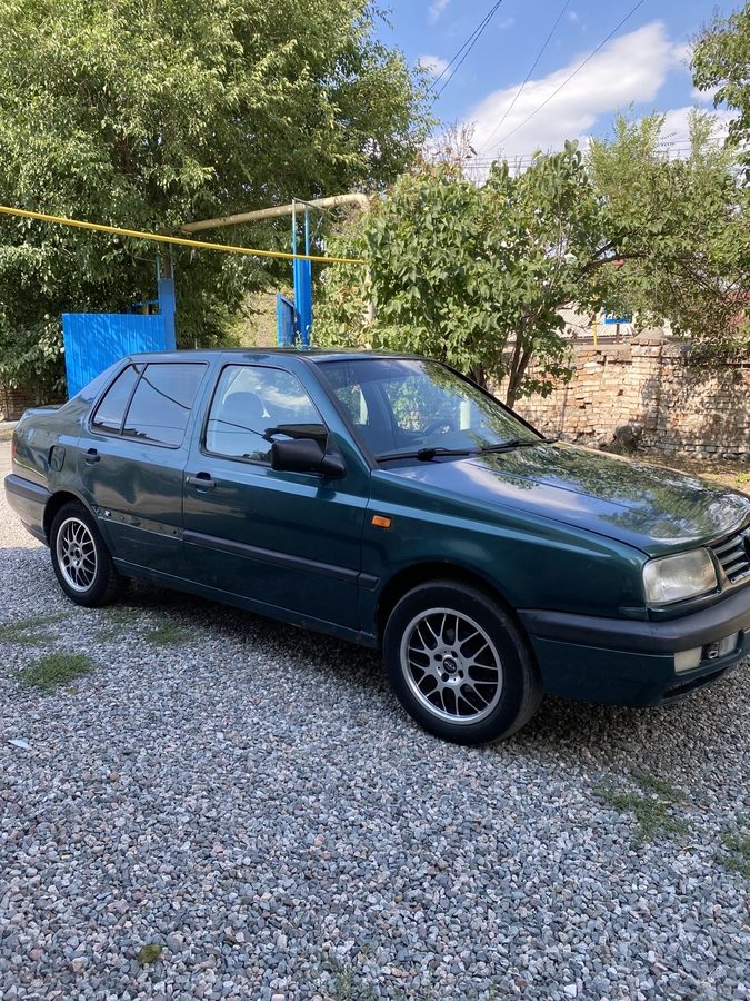 Volkswagen Vento 1.8 MT