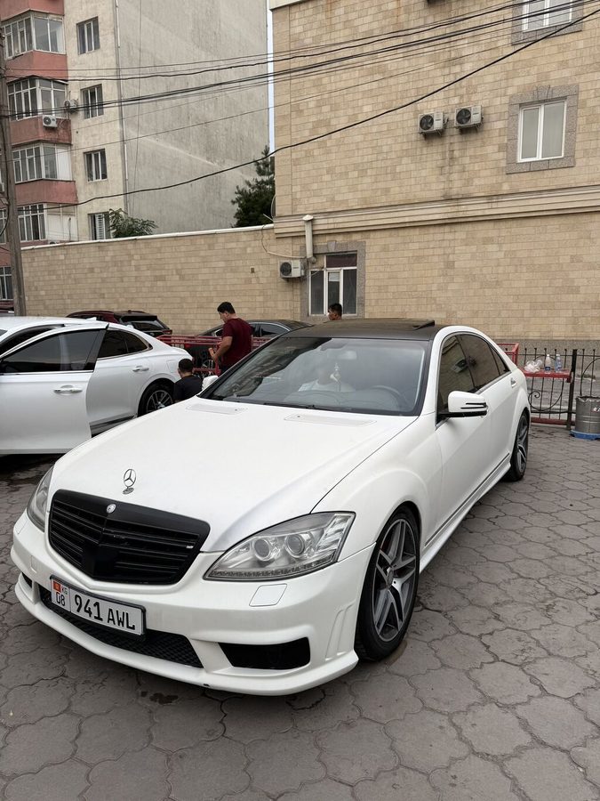 Mercedes-Benz S-Class