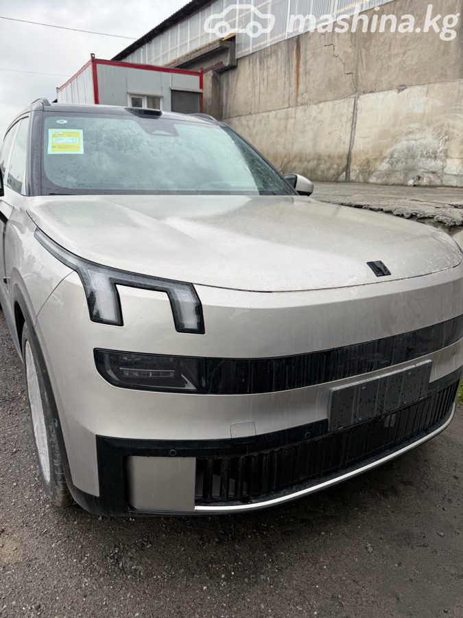 Lynk & Co 900