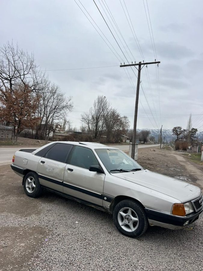 Audi 100