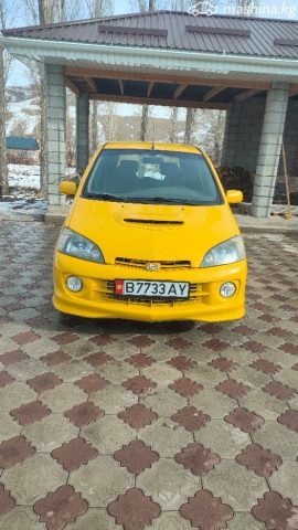 Daihatsu YRV