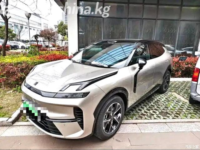 Lynk &amp; Co 8