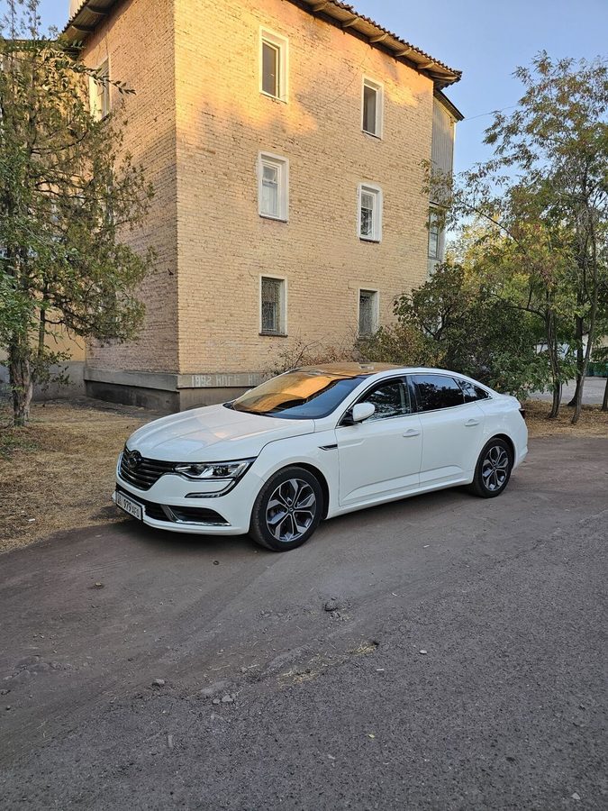 Renault SM6