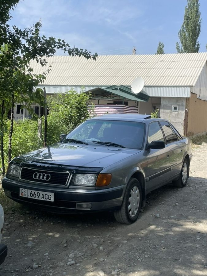 Audi 100