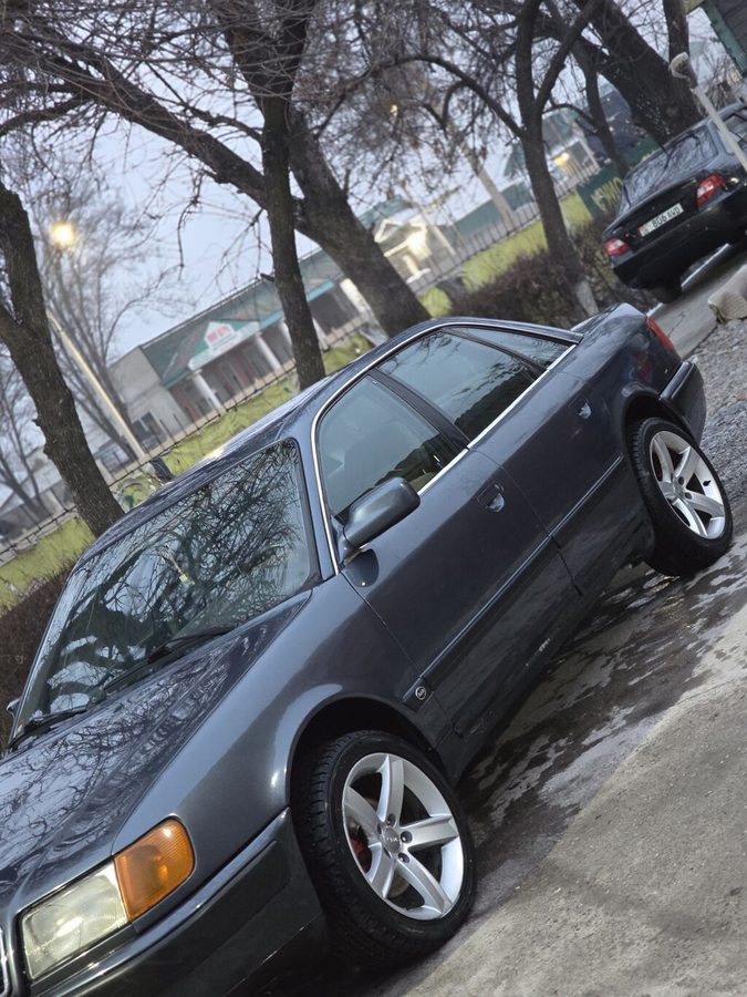 Audi 100