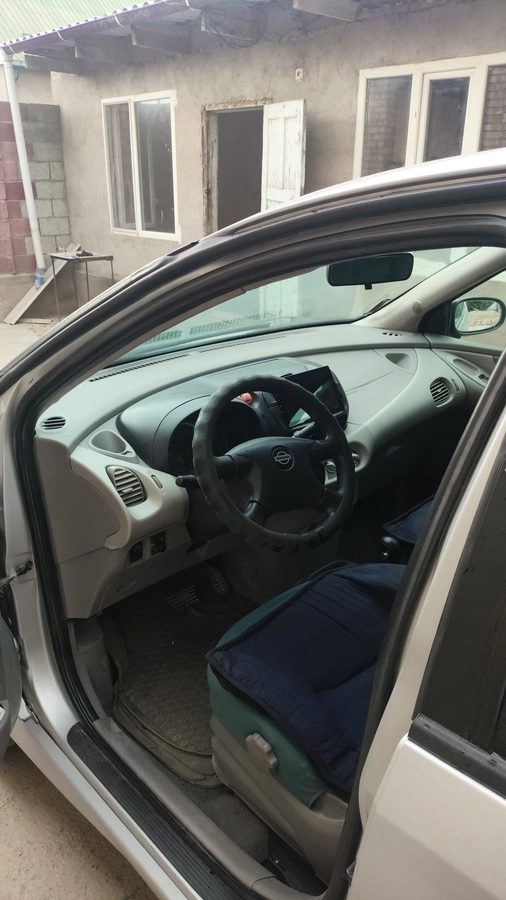 Nissan Almera Tino 2001