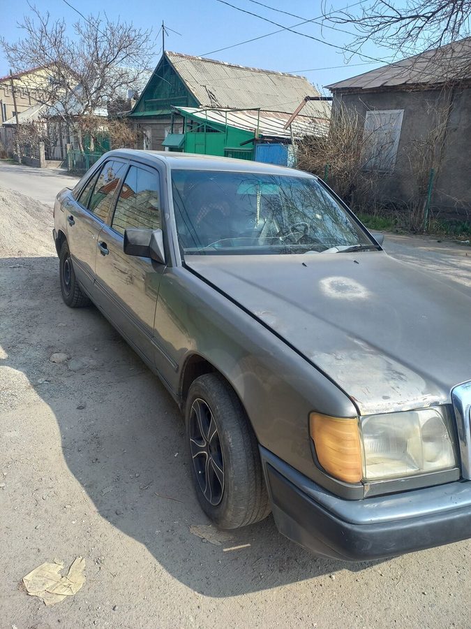 Mercedes-Benz W124