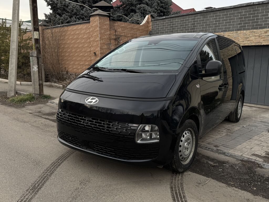 Hyundai Staria
