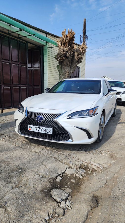 Lexus ES