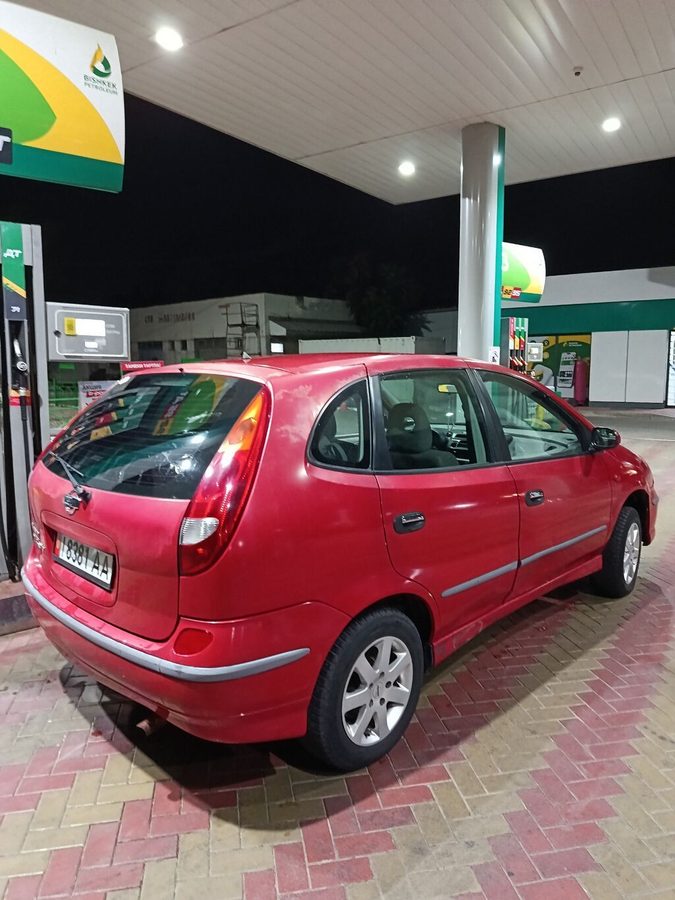 Nissan Almera Tino