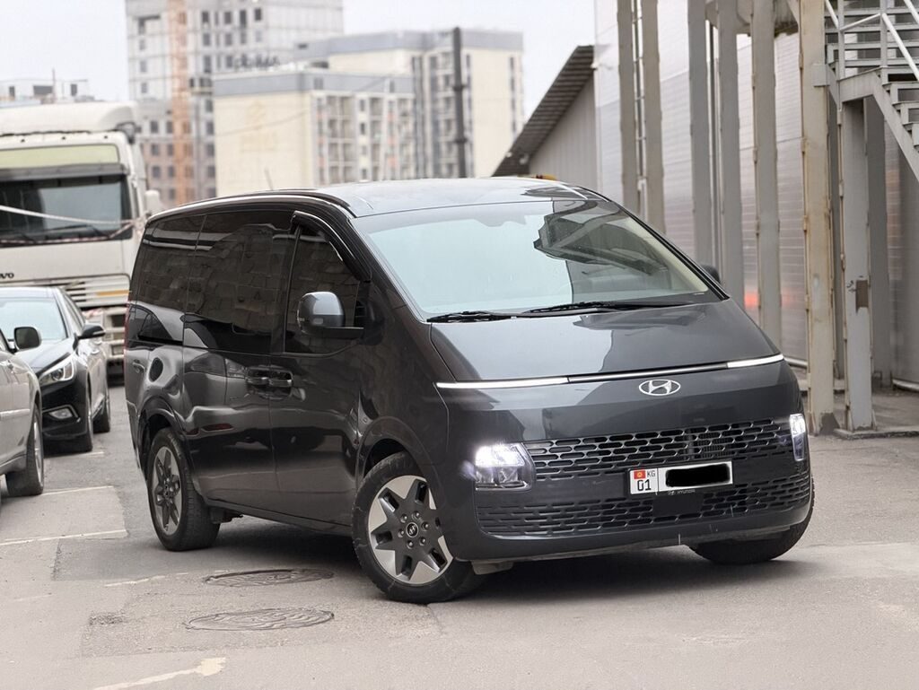 Hyundai Staria