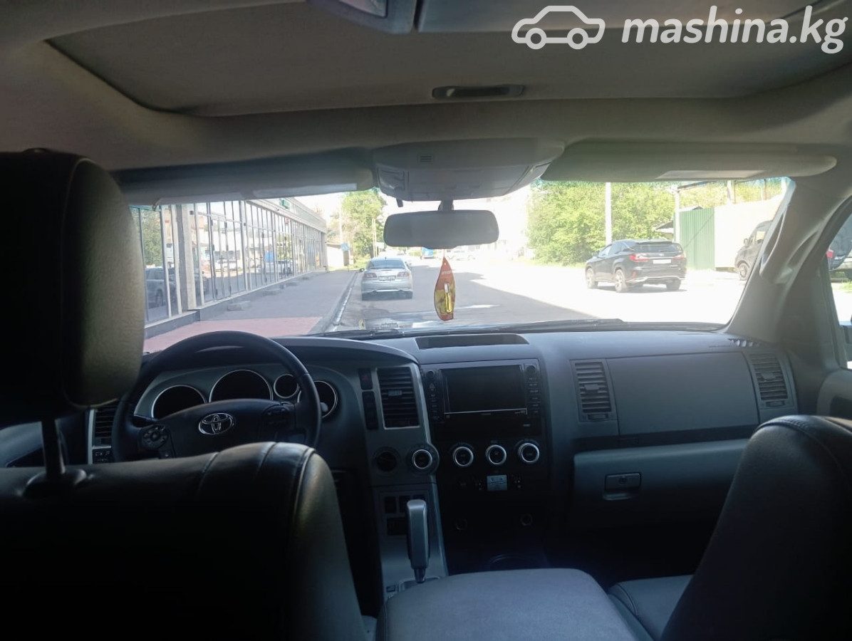 Toyota Sequoia II
