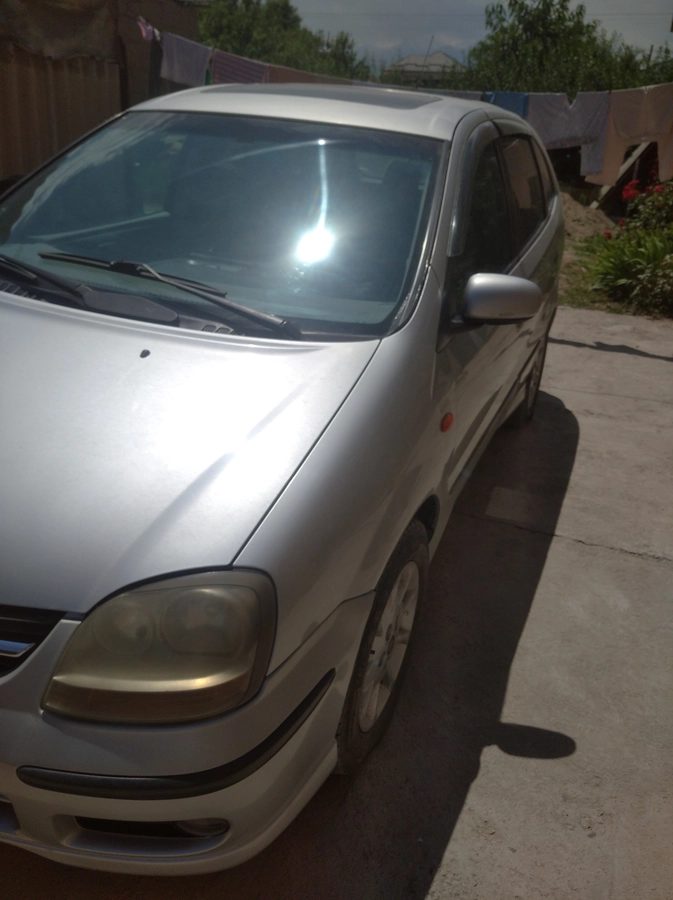 Nissan Almera Tino 2001
