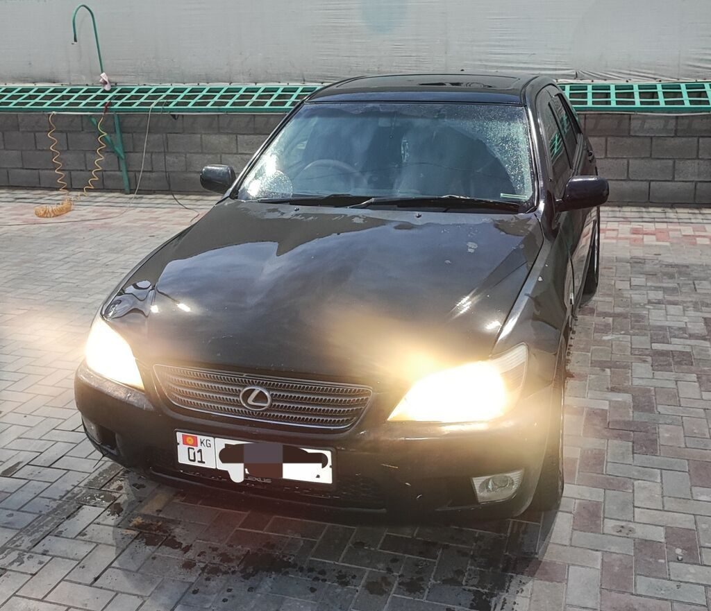 Lexus IS