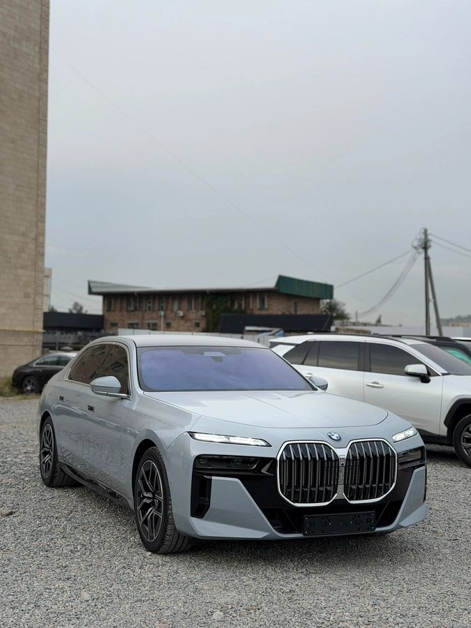 BMW 7 серии VII (G70) 2025