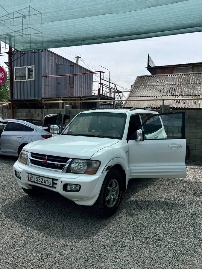 Mitsubishi Montero III 2002
